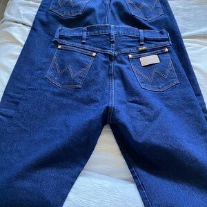 2 Pair Wrangler Cowboy Cut Active Flex Jeans Dark Wash Both are 32x34 120$